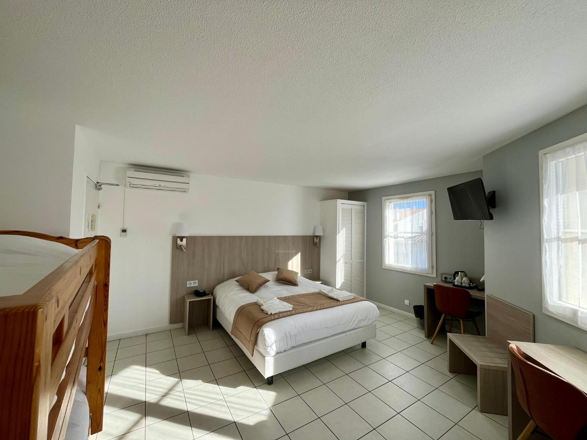 Hotel Les Arcades Saintes-Maries-de-la-Mer Exterior photo